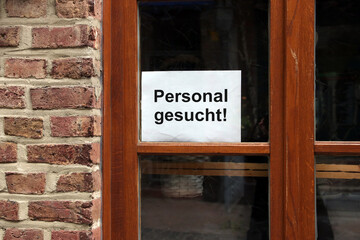 personal gesucht zettel im fenster