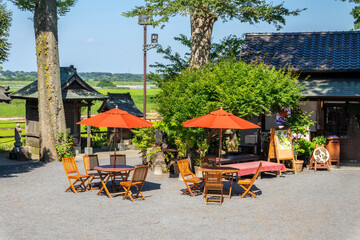 オープンカフェのテラス席