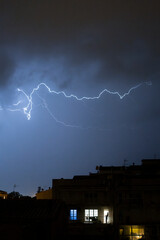 tormenta electrica en la ciudad