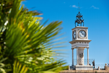 Alte Uhr im Hafen von Tarragona, Spanien