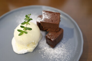 生ショコラケーキバニラアイス添え