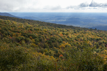 Naklejka premium Smoky Mountains with low clouds