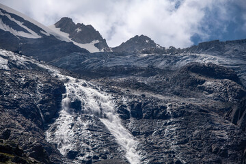 Obraz premium Skazsky glacier and the source of the mountain river Skazdon. The Tsey Gorge. Republic of North Ossetia — Alania, Alagirsky district