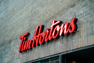 Fototapeta premium Tim Hortons logo sign. Tim Hortons Inc. is a multinational coffeehouse and restaurant chain based in Canada. Toronto, Canada - April 29, 2024.