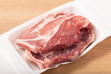 ［沖縄県産　アグー豚］豚肩ロース　ステーキ・カツ用