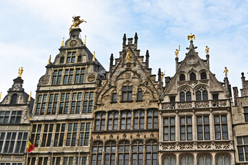 Fototapeta na wymiar Anversa, antiche case e palazzi del centro storico - Fiandre, Belgio