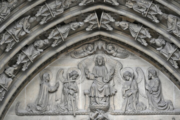 Anversa, la cattedrale di Nostra Signora, dettagli della facciata e del portale - Fiandre, Belgio