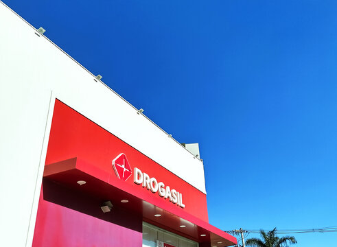Facade of one of the Itabira branch Drogasil pharmacy network. April, 30, 2024, Itabira, Minas Gerais, Brazil.

