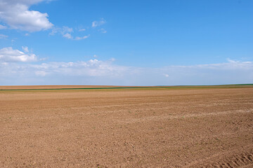 Fallow land, vast farmland in the vast plain. It has not yet been cultivated. Minimal farmland...