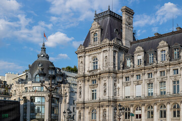 Fototapeta premium Hôtel de Ville (Paris City Hall). Paris 2024 Olympic and Paralympic Games. Sculpture of the Olympic rings in the main square, Paris, France