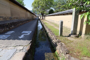 A Japanese temple in Kyoto City: a scene of the walls 
 surrounding the precincts of Horyu-ji Temple　