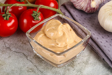 Yellow cream grill sauce for burger