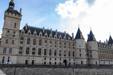 Fototapeta na wymiar The Conciergerie museum will be the prison annexed to the courts of justice that is part of the royal palace of the French kings located on an island of the Seine River