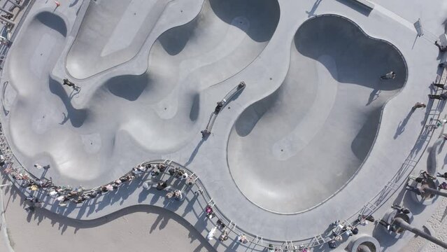 Venice Beach Skatepark in Los Angeles, 4k Aerial view, D-log M Raw, DJI Avata2