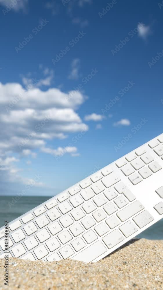 Aufkleber computer keyboard on a beach in vertical