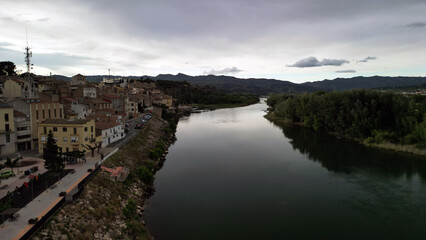 Fototapeta premium Mora de Ebro-Rio Ebro-Ribera de Ebro-Tarragona-España