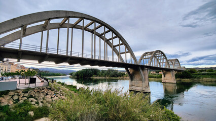 Puente de Mora de Ebro-Rio Ebro-Ribera de Ebro-Tarragona-España