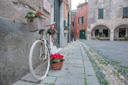 Vase of flowers placed on the bicycle
