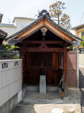 街中に祀られた地蔵尊