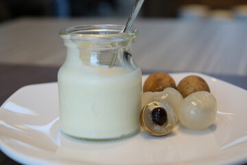 Longan falls into milk, yoghurt, sour cream, Splash longan yogurt