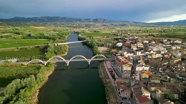 Puente de Mora de Ebro Rio Ebro Ribera de Ebro Tarragona Espa&ntilde;a