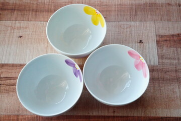 お花のお茶碗。三色色違い。