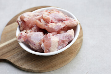 Fresh raw chicken wings (wingstick)