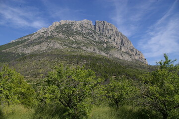 Fototapeta na wymiar Paisaje de Montaña con el PUIG CAMPANA, pueblo de Finestrat, provincia de Alicante. España