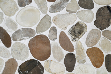 creek stone tiling with pebbles and white grout