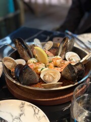 mussels on the paela