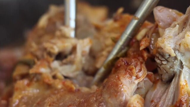 채소와 고기가 들어간 감자탕