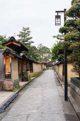 Fototapeta premium 【縦写真】金沢の長町武家屋敷跡