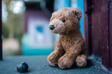 Abandoned Innocence: Lonely Stuffed Bear Toy Left in a Park, Evoking Poignant Symbolism of...