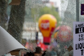 Vitre cassée lors d'une manifestation