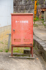 消火栓近くにある消化ホースの格納箱