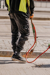 Robotnik z miotaczem ognia © rozentuzjazmowany