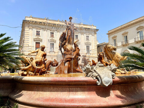 Photo of the Fontana di Diana (Founten of Artemis). The Fontana di Diana (Founten of Artemis), a fountain located in the center of Piazza Archimede in Syracuse on the east coast of Sicily, Italy.