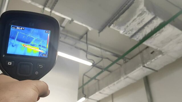  Inspection with a building thermal imager. 