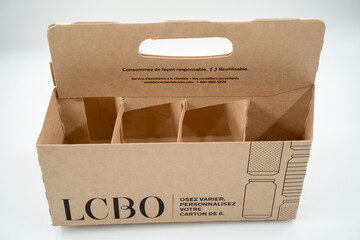 Naklejka premium Empty LCBO 8-pack box. Toronto, Canada - April 30, 2024.