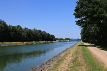 Blick auf den Dortmund-Ems-Kanal in der Nähe der Gemeinde Senden im Münsterland