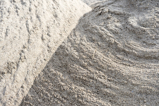 Structures in sand, sand as building material, sand as raw material