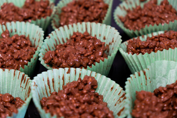 chocolate krispie cupcake