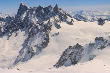 Blickfang im Mont-Blanc-Massiv; Bergkette der Grandes Jorasses und der Aretes de Rochefort, Blick...
