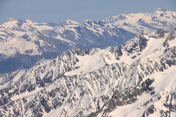 Imposantes Alpenpanorama; Blick von der Aiguille du Midi über das Rhonetal auf die Berner Alpen...