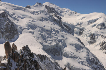 Blick von der Aiguille du Midi zum König der Alpen; Mont Blanc (4810), davor der Mont Maudit (4465)