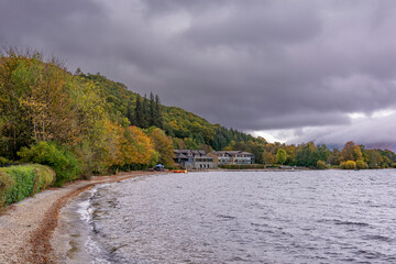 Fototapeta na wymiar Colorful autumn by the waterline of Loch Lomond