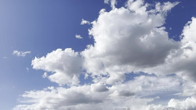 Clouds in the blue sky, unique real time video, great for skies replacement on movies
Shot with wide lens