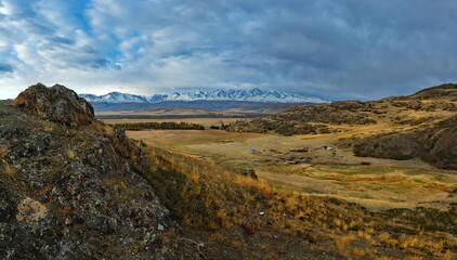 Fototapeta na wymiar Russia. The South of Western Siberia, the Altai Mountains. The beginning of autumn on picturesque rocky placers in the Kurai steppe along the Chui tract.