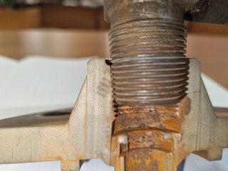 Defects in welds and metal in the chemical industry. Destruction of the thread on the cylinder valve