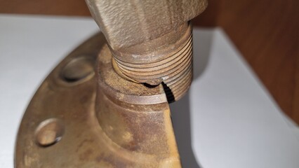 Defects in welds and metal in the chemical industry. Destruction of the thread on the cylinder valve